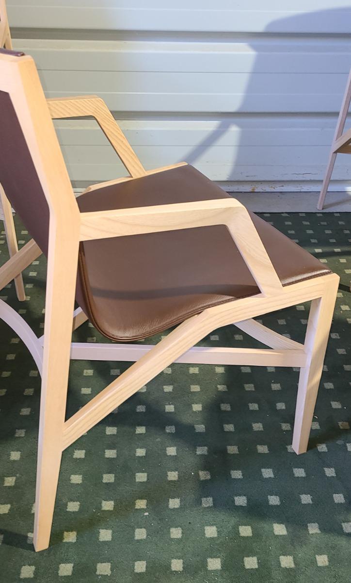 FAUTEUILS PILOTTA PAR RODOLFO DORDONI POUR CASSINA